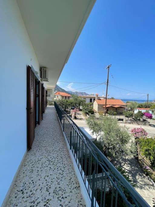 Eirini House Apartment เลโอนีดีออน ภายนอก รูปภาพ